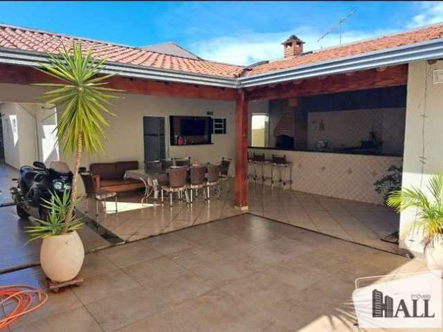 Casa com 2 quartos à venda na Rua Alfredo Del Vecchio, Jardim do Bosque, São José do Rio Preto, 190 m2 por R$ 430.000