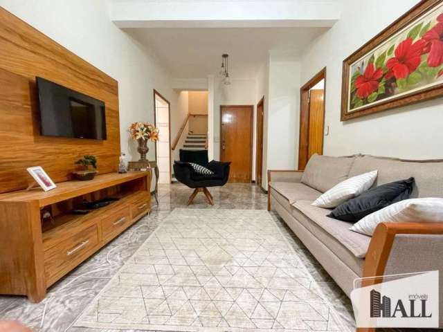 Casa com 3 quartos à venda na Rua Ararigboia, Jardim Caparroz, São José do Rio Preto, 253 m2 por R$ 750.000