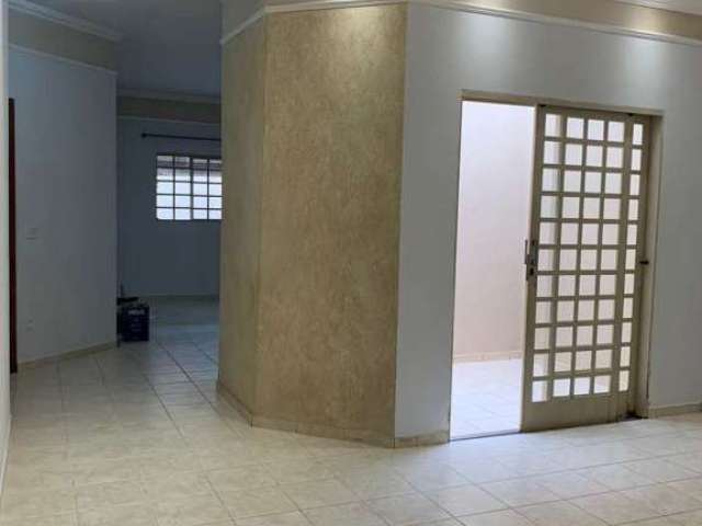 Casa com 2 quartos à venda na Rua Carlos Ribeiro Nogueira, Residencial Regissol I, Mirassol, 140 m2 por R$ 445.000