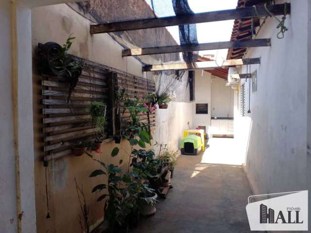 Casa com 3 quartos à venda na Rua Jairo Azevedo Lisboa, Eldorado, São José do Rio Preto por R$ 235.000