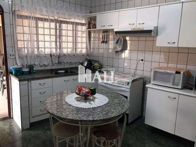 Casa com 3 quartos à venda na Rua Carlos de Carvalho, Vila Ipiranga, São José do Rio Preto, 180 m2 por R$ 550.000