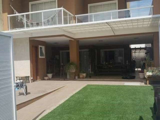 Belissíma casa duplex 3 suítes, condominio fechado, campo grande, rio