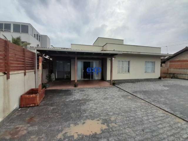 Casa com 3 quartos à venda na Victor Garcia, 593, Salinas, Balneário Barra do Sul por R$ 698.000