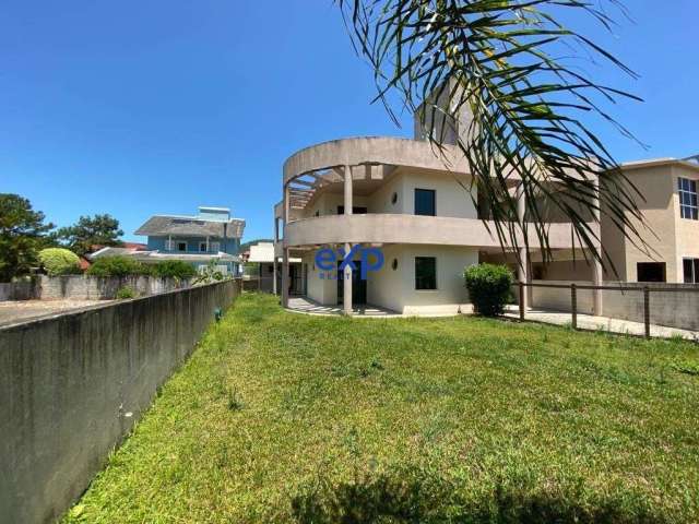 Casa em condomínio fechado com 3 quartos à venda na Rua Braúlio João Cordeiro, 69, Barra da Lagoa, Florianópolis por R$ 1.700.000