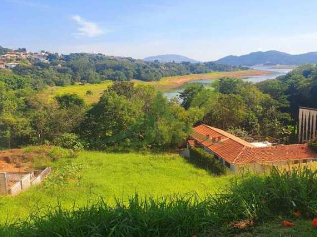 Terreno pé na água na beira da represa em Piracaia