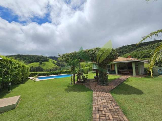 Chácara à Beira da Represa em Piracaia-SP – 3 Suítes, Piscina e Vista Deslu