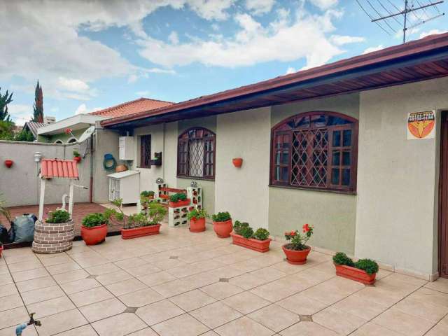 Casa com terreno amplo no Tingui