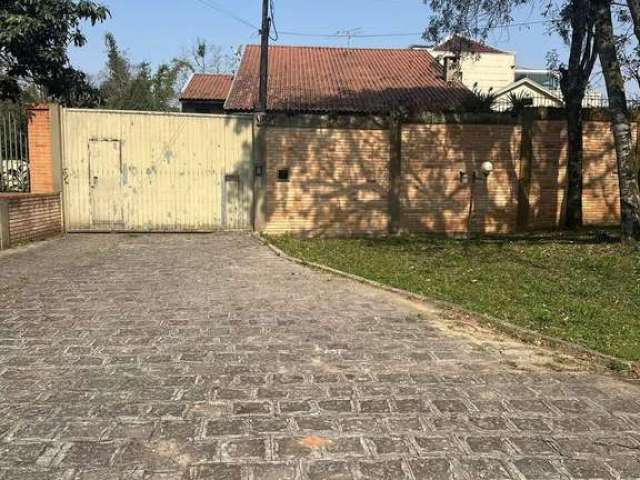 Linda Casa à Venda com 3 Quartos e Área de Lazer Completa na Barreirinha, Curitiba