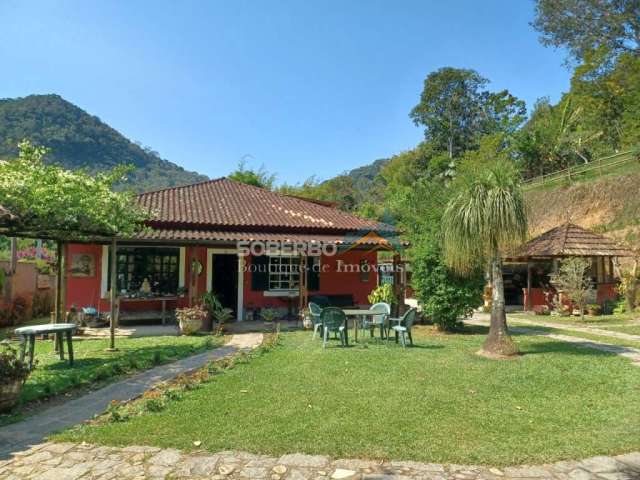 Casa Linear com Lindo Quintal, 6.500 m2, Piscina, Área Gourmet, Serrinha, Teresópolis, RJ