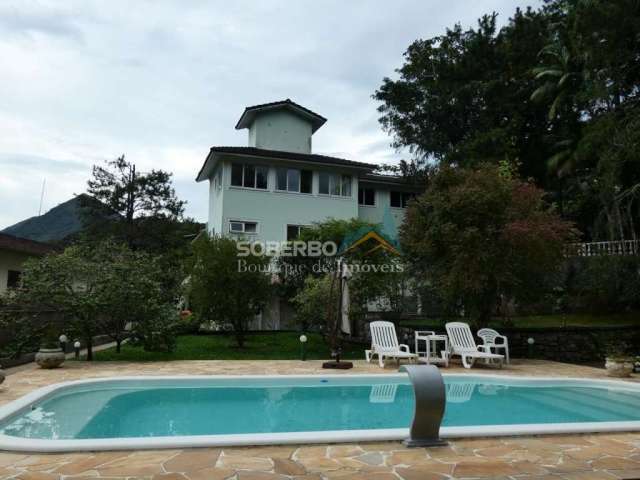 Casa de Alto Padrão, 5 Suítes e Piscina, Quintal, Terreno c/ 1580 m2, Granja Comary, Alto, Teresópolis, RJ