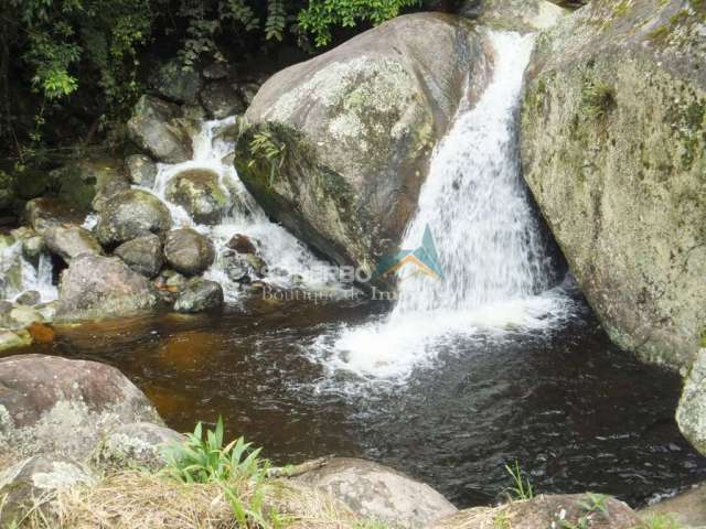 Sítio c/ 2 Casas, Cachoeira e 40.000 m2 de Exuberante Natureza, Teresópolis, RJ