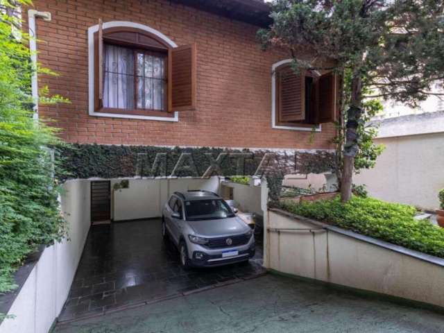 Venda de casa  em Santana, com 6 dormitórios , 2 suítes , 4 banheiros e 3 vagas de garagem.