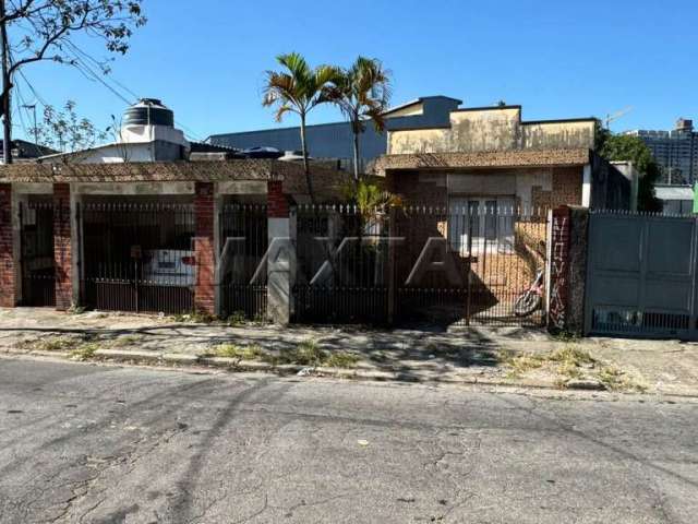 Casa  antiga à venda na Vila dos Remédios, terreno com 317m², próxima a Ponte dos Remédios.