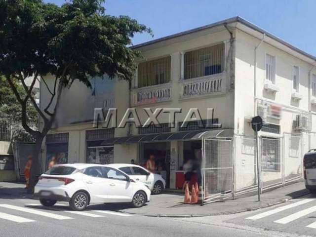 Prédio comercial na Avenida Mazzei com 426m², com 4 banheiros e 8 vagas.