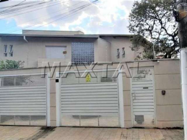 Sobrado no bairro Água Fria com 5 quartos, 4 suítes com closet, 3 vagas, piscina, churrasqueira,