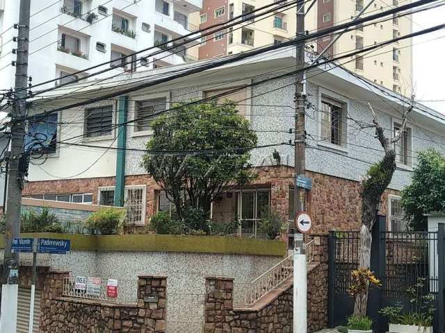 Sobrado à venda de 220m², com 4 dormitórios. 2 suítes e 2 vagas de garagem. Santana.