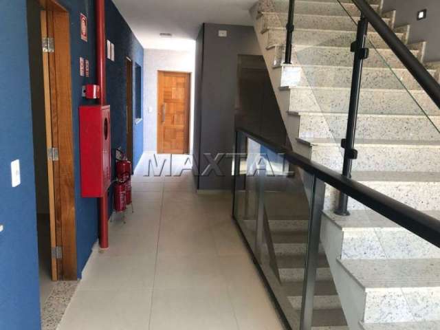 Apartamento à venda na Vila Nivi, sacada com churrasqueira, a 450 metros da Avenida Guapira.