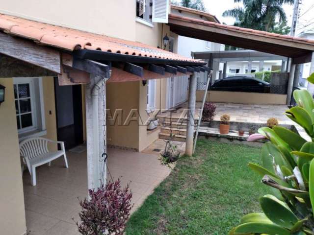 Sobrado de 240m²em condomínio fechado,  3 dormitórios, 2 suítes, 5 banheiros, 5 vagas em Santana.