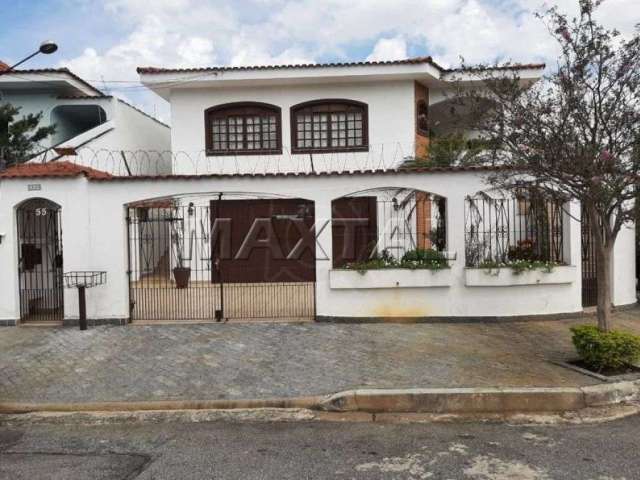 Casa à venda com 420m²,  3 suítes, 6 banheiros e 8 vagas na região do Barro Branco.