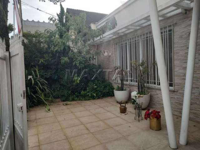 Casa com 3 dormitórios em excelente local. Com 3 vagas, terreno 9 metros de frente x 25 metros