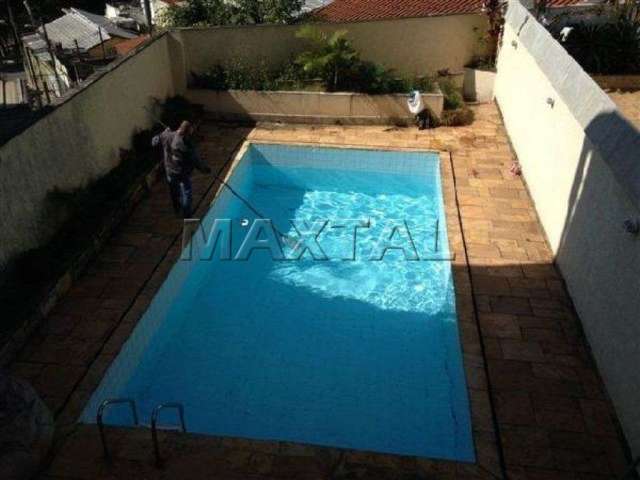 Sobrado à venda no Jardim São Paulo, com piscina, 3 dormitórios sendo 1 suíte e 6 vagas de garagem.