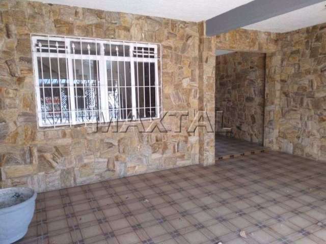 Sobrado à venda, de 3 dormitórios sendo 1 suíte, sala ,cozinha, entrada lateral e 2 vagas.