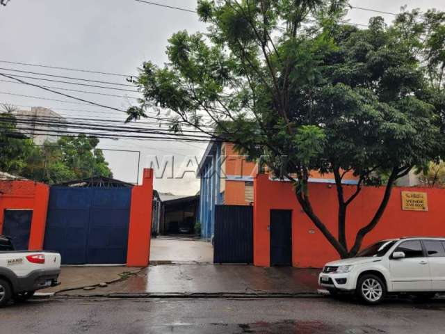 Galpão para Locação no bairro da  Barra Funda, de 1250m². Com 60 vagas de garagem e 5 banheiros.