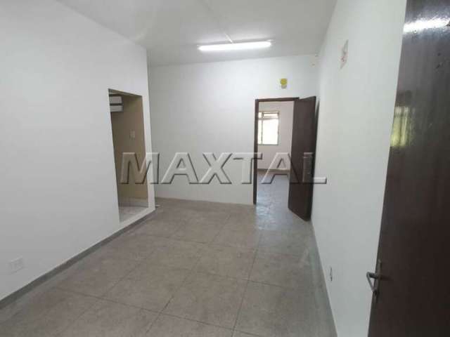 Sala comercial, 40m² na Avenida Imirim, todo em piso frio, com 2 salas e 1 banheiro.