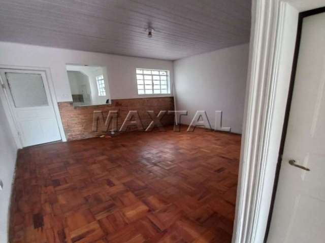 Sobrado à venda, de 120m² no Bom Retiro, 3 dormitórios, 2 banheiros e quintal.