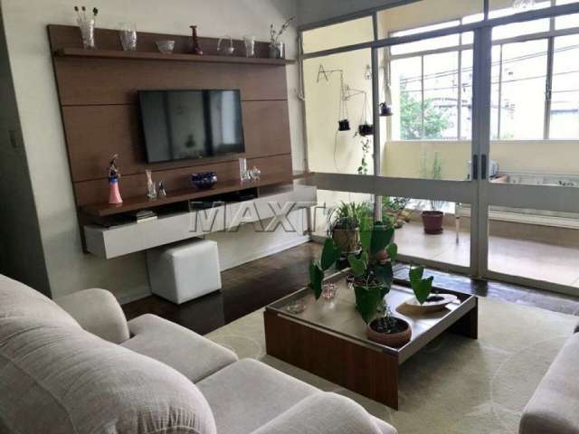 Apartamento com 3 dormitórios, sala para 3 ambientes, cozinha, dois banheiros e vaga de garagem.