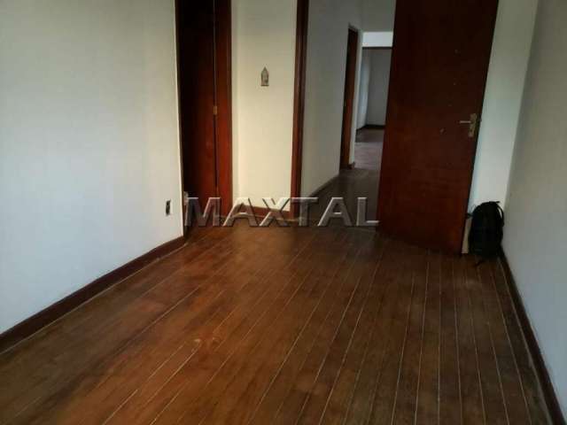 Conjunto comercial com 90m², de esquina, segundo piso com 6 salas, 2 banheiros na região da Lapa