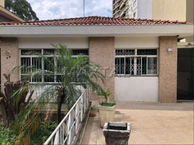 Sobrado comercial em ponto nobre da Água Fria, com 228m², 8 salas e 2 vagas.