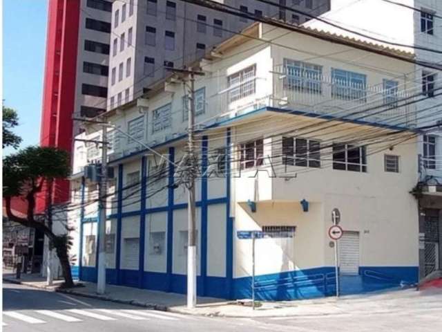 Prédio comercial de 612 m², divididos em 3  andares. Em ótima localização entre o Metrô Santana.