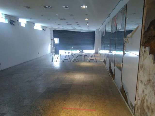 Prédio comercial à venda, com 3 pavimentos, 4 banheiros, de 716 m², em Santana.