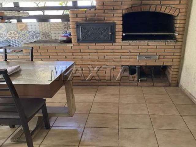 Casa 170m², Vende Vila Maria, 3 dormitóros, 1 suíte com varanda, churrasqueira, edícula e 3 vagas.