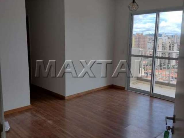 Apartamento à venda na Vila Galvão. Com 2 dormitórios, com sacada, de 47m².