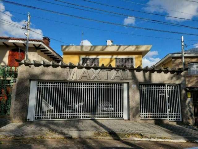 Casa residencial com 3 dormitórios 1 suíte e 3 banheiros , copa e cozinha na Agua Fria.