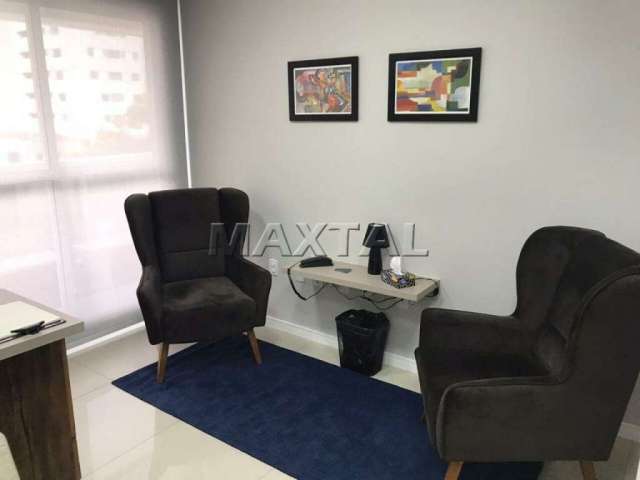 Sala comercial com 43m², com sacada , 2 salas, 1 banheiro, com vaga de garagem em Santana.