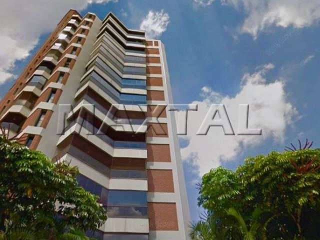 Apartamento com 4 dormitórios, 3 suítes, com varanda, uma sala ampla ,piscina e lareira