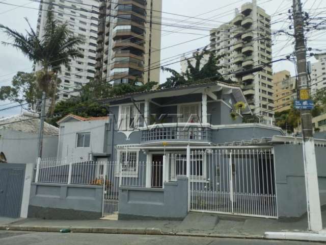 Sobrado de  210m², com 3 dormitórios,1 suíte 2 vagas em Santana