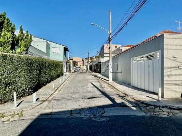 Sobrado à venda no Imirim, com 3 dormitórios, 1 suíte, 2 banheiros e 2 vagas de garagem.