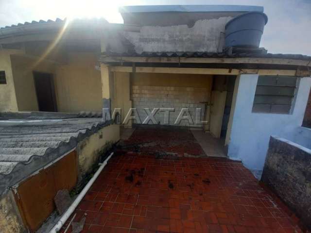 Casa de 107m². 3 dormitórios, uma suíte, 4 banheiros, 2 salas e 2 vagas. Vila Nova Mazzei.