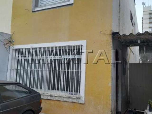 Sobrado Vila Aurora, 124 m², com 2 quartos, 1 ampla cozinha, 1 lavanderia, 2 vagas, 1 banheiro.