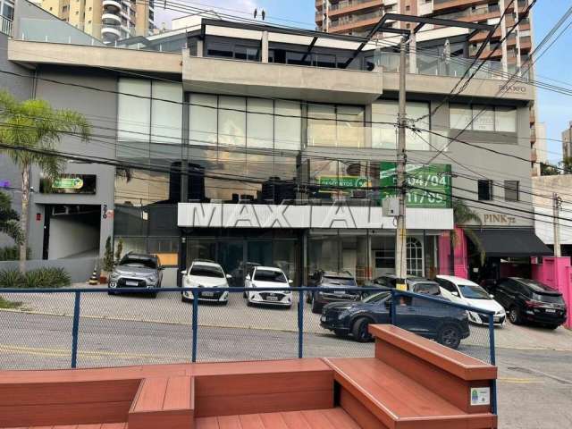 Salão Comercial em Santana com 7 vagas de estacionamento, 215m², próximo ao Colegio Salesiano.