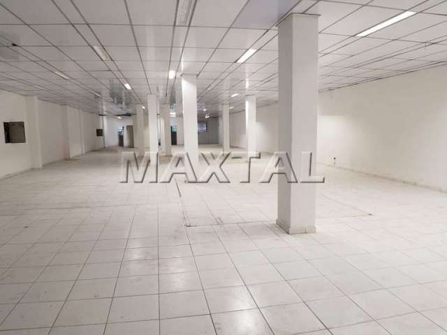 Loja ampla em no centro comercial de Santana com 715m², toda em piso frio, 4 banheiros,