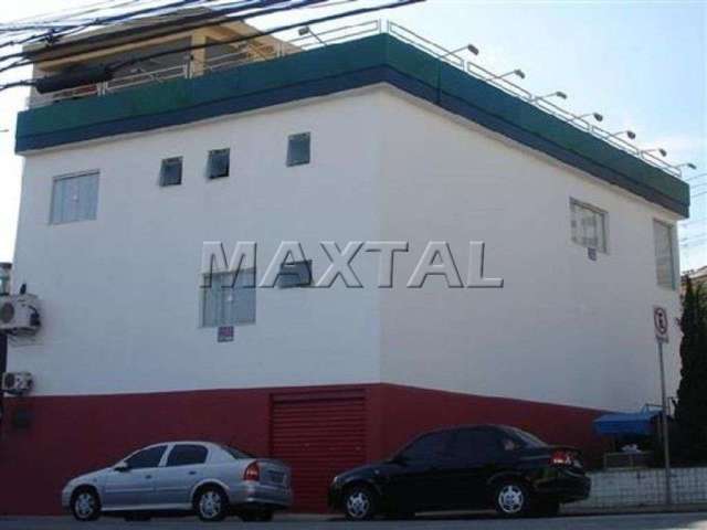 Imovel comercial com 350m², com 8 salas, 6 banheiros e 4 vagas de garagem.