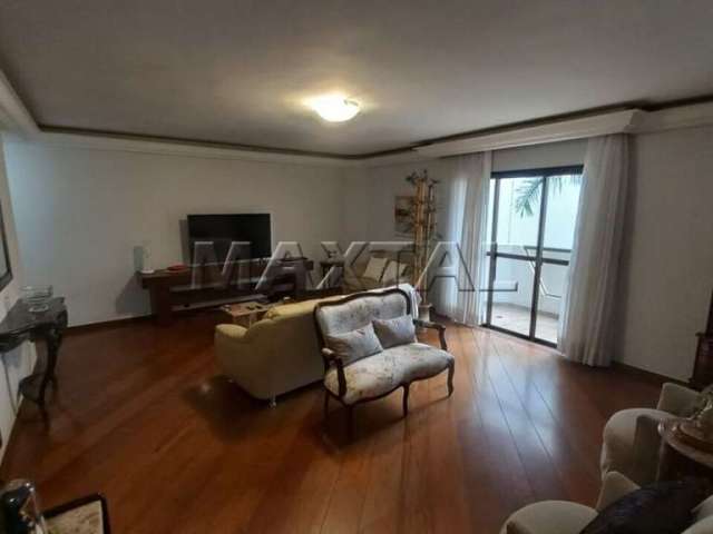 Apartamento de alto padrão com 220m², 4 dormitórios, 3 suítes, 1 closet, 4 vagas.