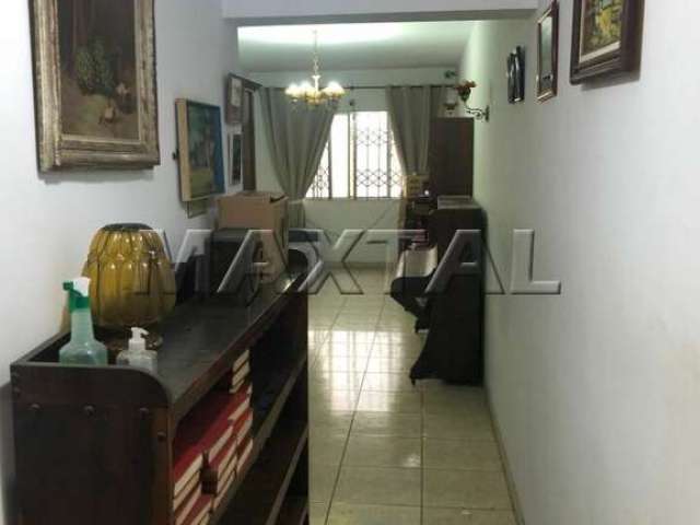 Apartamento na Parada Inglesa, com dois dormitórios, cozinha, sala, dois banheiros e vaga.