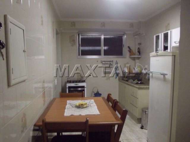 Apartamento com 2 dormitórios, 2 salas, 2 banheiros e vaga de garagem. Em Santana.