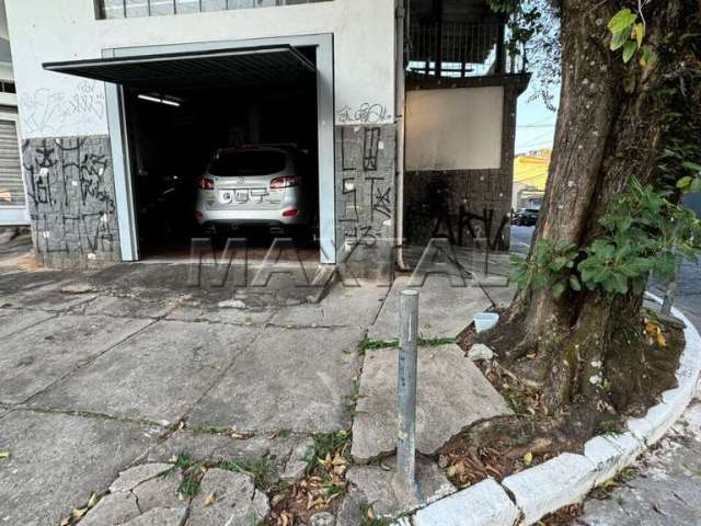 Galpão de esquina para locação na Água Fria na Rua Florinéia com 150m², mezanino e 1 banheiro.